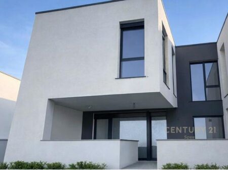 Vilë luksoze në shitje në Turquoise Marina tek Gjiri i Lalzit, Hamallaj! 790,000 €