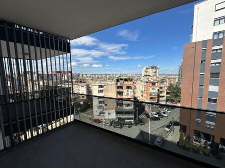 Apartament 1+1 për shitje në Don Bosko – Ndriçim Natyral, Orientim Jug-Perëndim dhe Akses Strategjik! 142,900 €