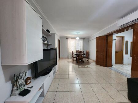 Shitet apartament 2+1+2 tualete+Depo prane Maternitetit te Ri!