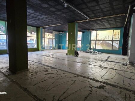 Ambient 170m2 me Qira në Durrës !