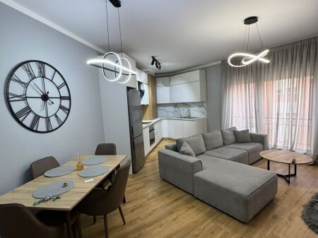 Affittasi 1+1, Delijorgj