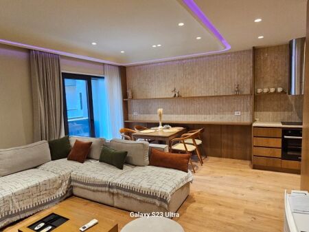 Super apartament 1+1+parkimi Sima Com