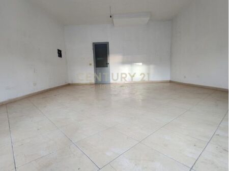 Ambient komercial per shitje! 88,000 €