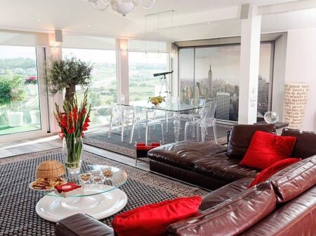 Shitet Penthouse Luksoz 2+1+2 tek Liqeni i Thatë!