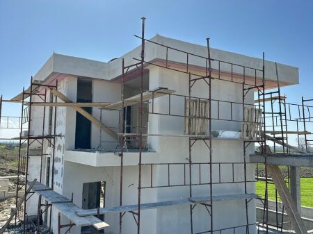 VILË PËR SHITJE NË GJIRIN E LALZIT !   300,000 €