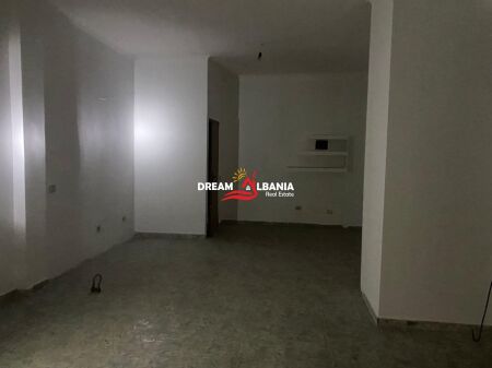 Dyqan/Zyre/Garsoniere per shitje ne zonen e Laprakes tek Rruga Dritan Hoxha ne Tirane (ID 4171621)