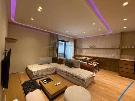 Affitto, Appartamento 1+1+Posto Auto, Oasis Residence, Tirane.