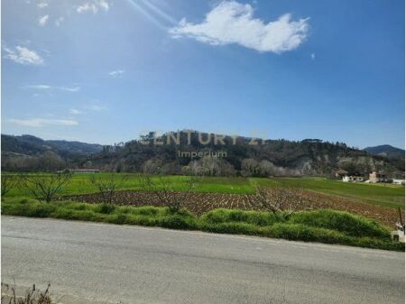 Terreno in Vendita fronte strada a Maknor Peze Helmes di Tirana - 337.500€ | 3750 m²