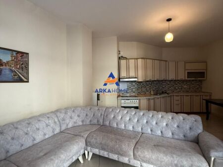 JEPET APARTAMENT ME QERA 1+1 + VERANDË "UNAZA E RE PRANE BOHEMIT" 400 EURO