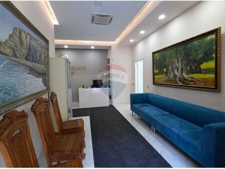 Klinikë Dentare- Për Shitje - Rruga Hajredin Haxhiraj, Vlorë