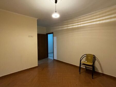 Shitet apartament 2+1+2 në Misto Mame