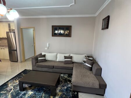 2+1+2 me Qera te Kopshti Botanik