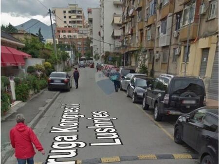 Negozio - In Vendita - Via Muhamet Gjollesha, Tirana