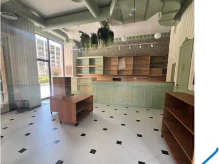 Shitet, Njësi Biznesi, Kompleksi ASL, Xhamllik.