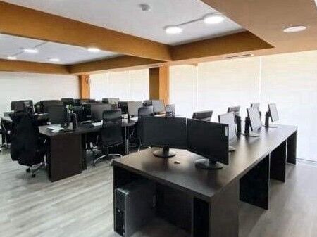 🏢 AMBIENT ME QIRA – Rruga Sami Frashëri, pranë Shkolla Petro Nini Luarasi