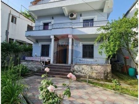 Vilë - Për Qira - Rruga Mihal Grameno, Tiranë