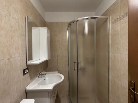 Appartamento 1+1, Di fronte a Delijorgjit!