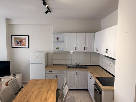 Jepet Me Qera Apartament 2+1 Astir pran Rrethit