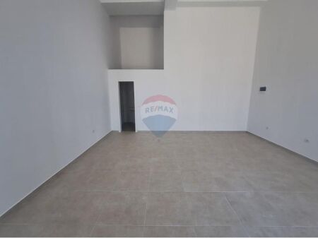 Dyqan - Për Qira - Rruga Luçie Miloti, Tiranë