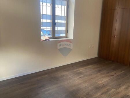 Zyrë - Për Qira - Rruga e Dibrës, Tiranë