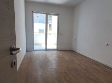 🏡 SHITET APARTAMENT 1+1 – Kompleksi E-88, Dritan Hoxha