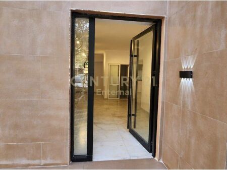 Xhamllik – Commercial space for rent, ground floor, 80 m²