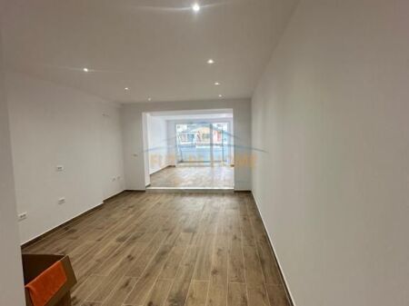 Shitje, Apartament 2+1+2, Stacioni i Trenit, Tirane.