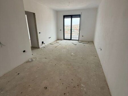 Dyqan Për Shitje te Komuna e Parisit