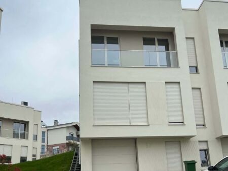 JEPET ME QERA VILA - Kompleksi ABA, Tirane