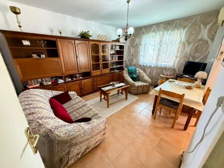 Jepet me qira apartament 1+1 📍 Allias, pranë Shkollës së Bashkuar  🏢 Kati 3 🏠 Pallat ekzistues (pa ashensor)  💶 Çmimi: 35,000 lekë/muaj
