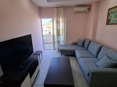 Jepet me Qera Apartament 1+1 Tek Rrota e kuqe