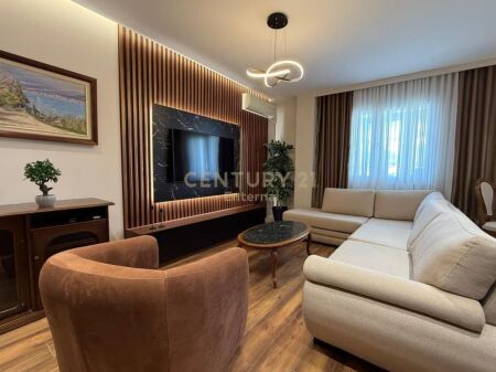 Në një nga zonat më të kërkuara të Tiranës, Mine Peza, ofrohet për shitje një apartament elegant 2+1+2 me sipërfaqe 102 m², i menduar për një jetesë komode dhe moderne , orjentimi Veri-Lindje ne sallon , nga dhomat e gjumit Jug .  Organizimi perfekt i hapësirës përfshin një sallon të bollshëm dhe të ndriçuar natyralisht, kuzhinë funksionale, dy dhoma gjumi komode , dy tualete duke garantuar rehati maksimale për familjen tuaj. Dy ballkonet shtojnë vlerë të veçantë, duke ofruar hapësirë relaksi dhe ajër të pastër gjatë gjithë ditës , ashensori nis nga kati 1.  Apartamenti karakterizohet nga ndriçim i bollshëm natyral, planimetri e rregullt dhe pozicion strategjik pranë çdo shërbimi të nevojshëm: shkolla, markete, transport publik dhe qendra biznesi.  Cmimi eshte ne lek 250 Milion .  • Për më shumë informacion, ju lutemi na kontaktoni!