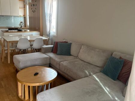 Apartament me qera 3+1+2+2 parkime Komuna e Parisit