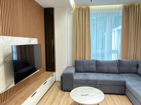 2+1+2 me qera te Komuna Parisit