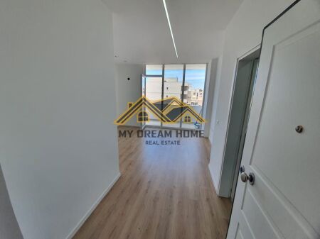 Shitet apartamenti 1+1 me pamje nga deti, Rrota e kuqe