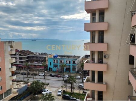 Apartament 3+1+2 ballkone per shitje në Plazh, Durrës.  Organizohet ne nje salle ndenje se bashku me kuzhinen, 3 dhoma gjumi ,1 tualet dhe 2 ballkone.  • Sipërfaqe neto: 106.6 m2.  • Sipërfaqe bruto: 118.5 m².  • Ndodhet në një pallati te ri te pajisur me ashensor.  • Dokumentacion i rregullt hipotekor.  • Shitet i mobiluar.  • Zona ne te cilen ndodhet ofron te gjithe facilitetet e nevojshme .   • Për më shumë informacion, ju lutemi na kontaktoni!