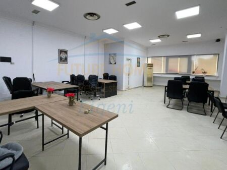 Qira, Ambient për zyra, Rruga e Kavajes.