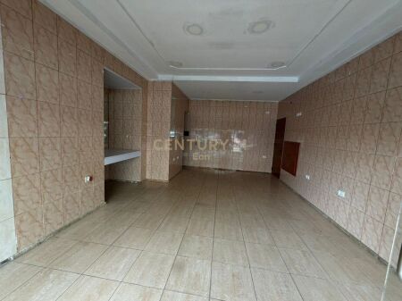 JEPET DYQAN ME QIRA PRANE MARKATES, DURRES !