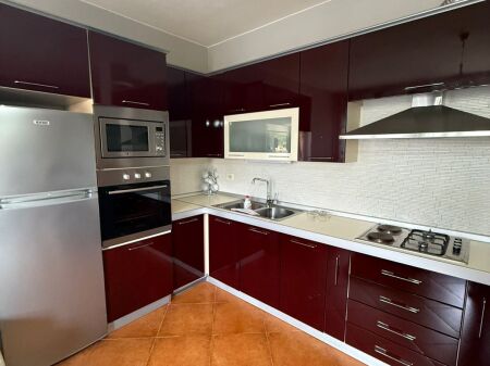 Jepet Me Qera Apartament 3+1+2 Ballkone