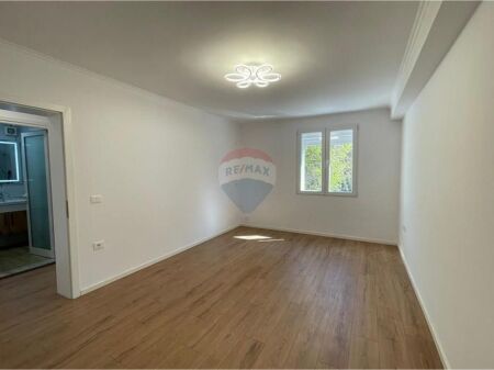 Vendesi in vendita 1+1, Myslym Shyri