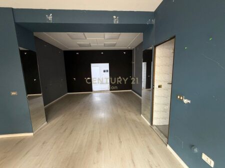 JEPET ME QIRA DYQAN PRANE MARKATES, DURRES !