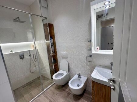 APARTAMENT LUKSOZ PER QIRA NE KOMPLEKSIN MAGNET!