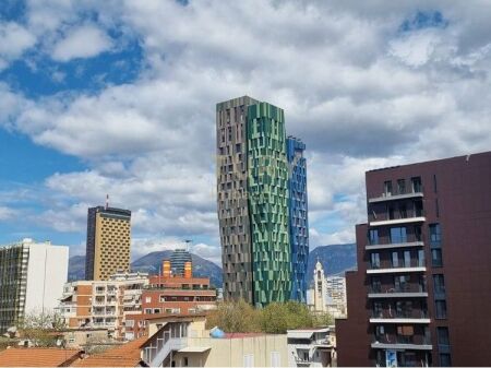 Hotel në Shitje në Myslym Shyri, Tiranë - 527.5m nga SHESHI SKENDERBEJ !