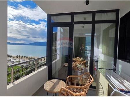 Shitet Garsoniere + Apartament 1+1 në Lungomare