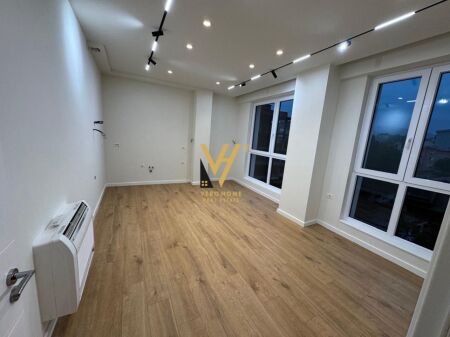 JEPET ZYRE 50 M2 ME QERA TEK KESH, VASIL SHANTO 1.000 EURO