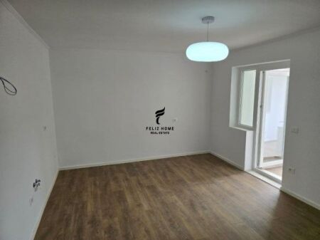 SHITET APARTAMENT 1+1 TREGU ELEKTRIK 115.000 EURO FH-67517