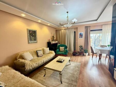 Apartament Per Shitje 3+1+ 2 Poste Parkimi tek Kopshti Botanik ( ID B130113) Tirane