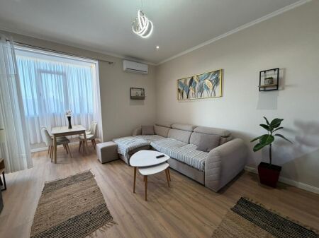 Jepet me qera apartament 1+1 🏡  📍 Vendndodhja: Pallati Tibo, përballë Delijorgjit🏢 Kati: 3  💰 Qeraja: 65,000 lek/muaj  Për më shumë informacion, kontaktoni.