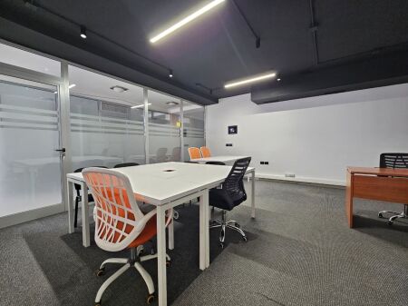 Jepet Ambient Zyre me qera te pazari ri, Tirane.