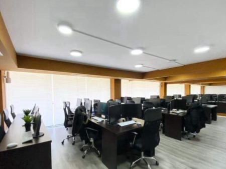 🏢 AMBIENT ME QIRA – RR. SAMI FRASHËRI, PRANË SHKOLLËS “PETRO NINI LUARASI”